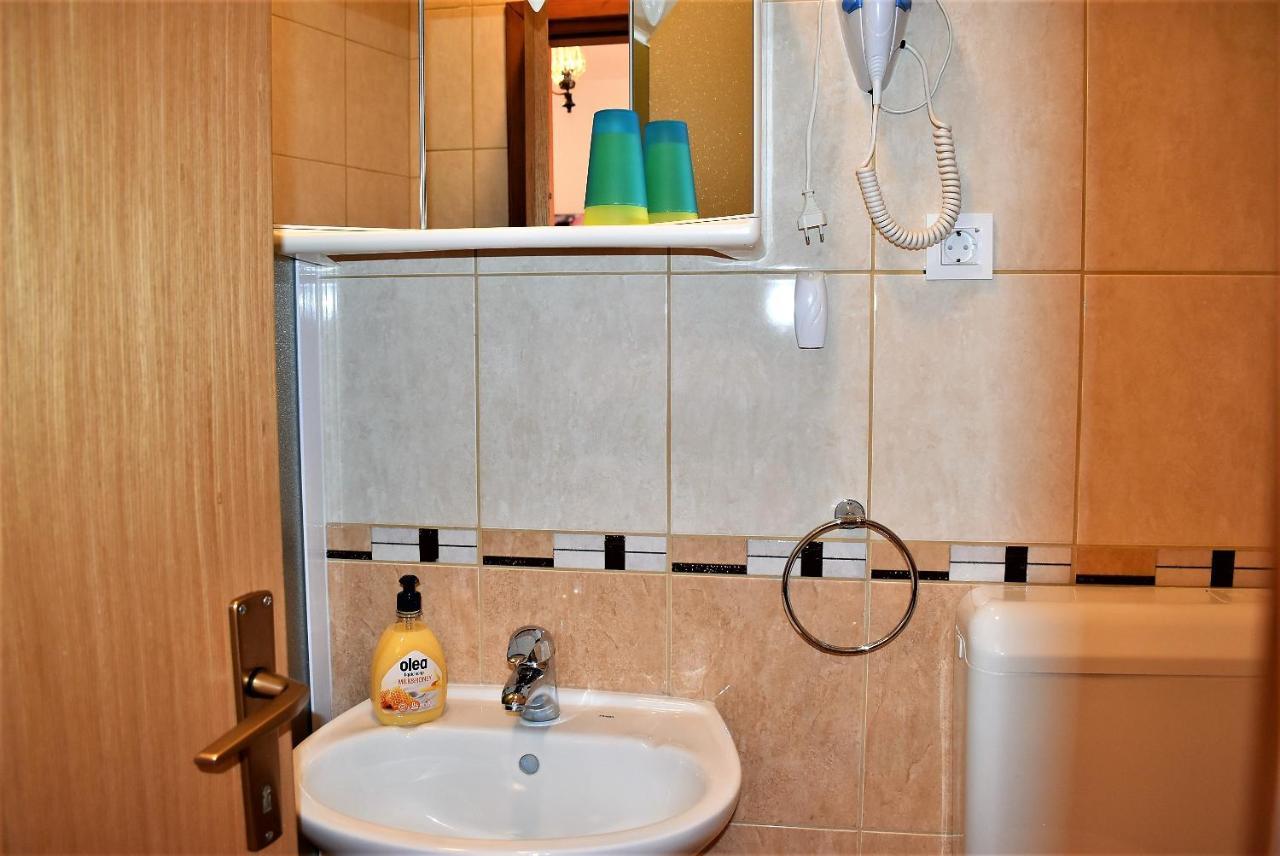 Rooms In Family House Vera Mundanije المظهر الخارجي الصورة